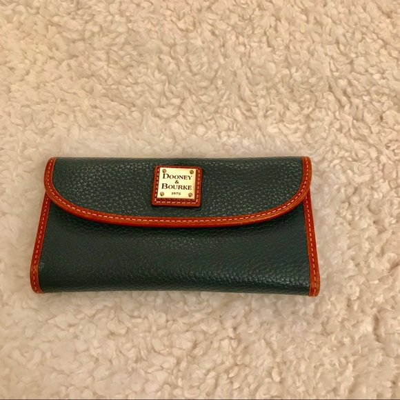 Dooney & Bourke Handbags - Dooney & Bourke Continental Clutch wallet